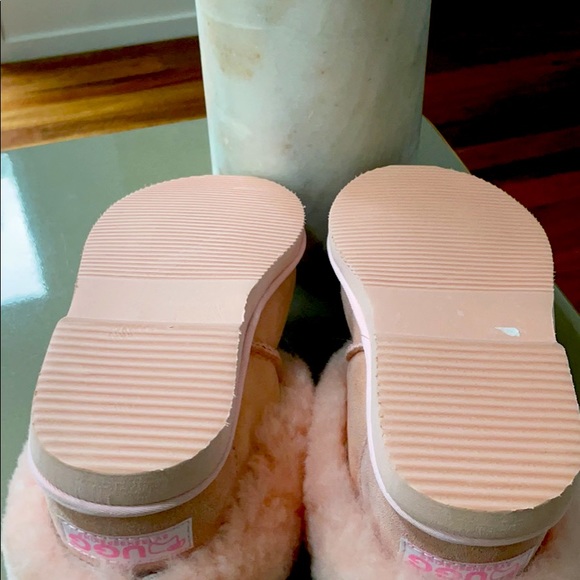 UGG GENUINE ladies pink slippers - NEW - Size 5-6 - Picture 3 of 4